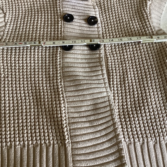 Michael Kors chunky knit tan sweater vest - machine washable. - sz LG - Picture 7 of 14